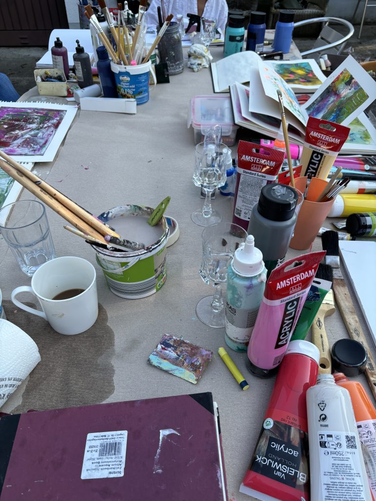 Acrylfarbe ist Plastik. Aber laut aussprechen tut es niemand.