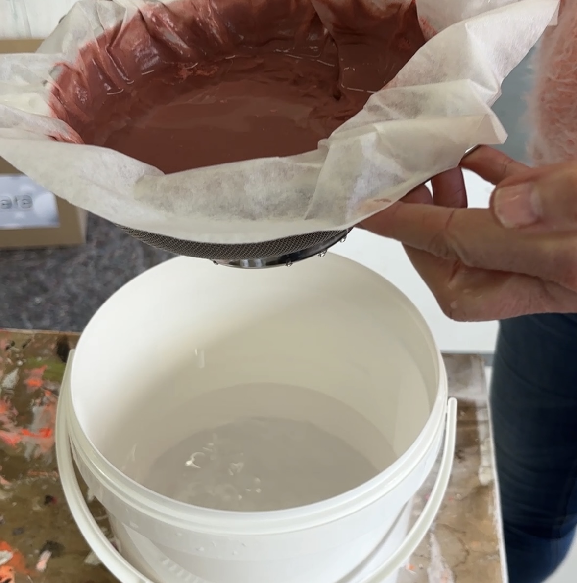 Acrylpinselwasser gefiltert nach Clara Anwendung